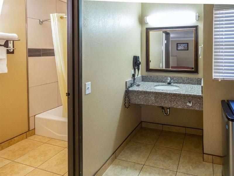 Econo Lodge Inn & Suites Fallbrook Downtown Dış mekan fotoğraf