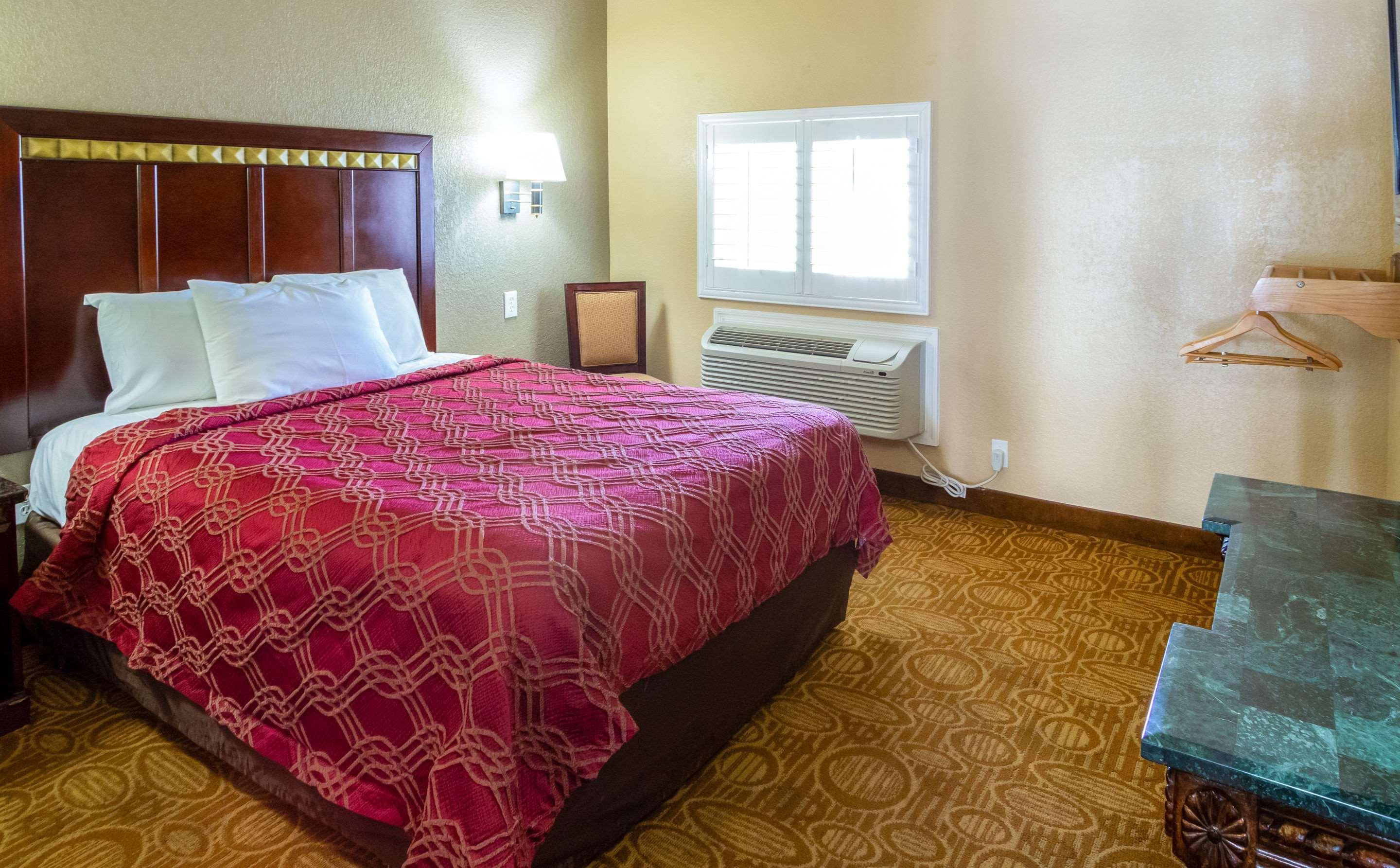 Econo Lodge Inn & Suites Fallbrook Downtown Dış mekan fotoğraf