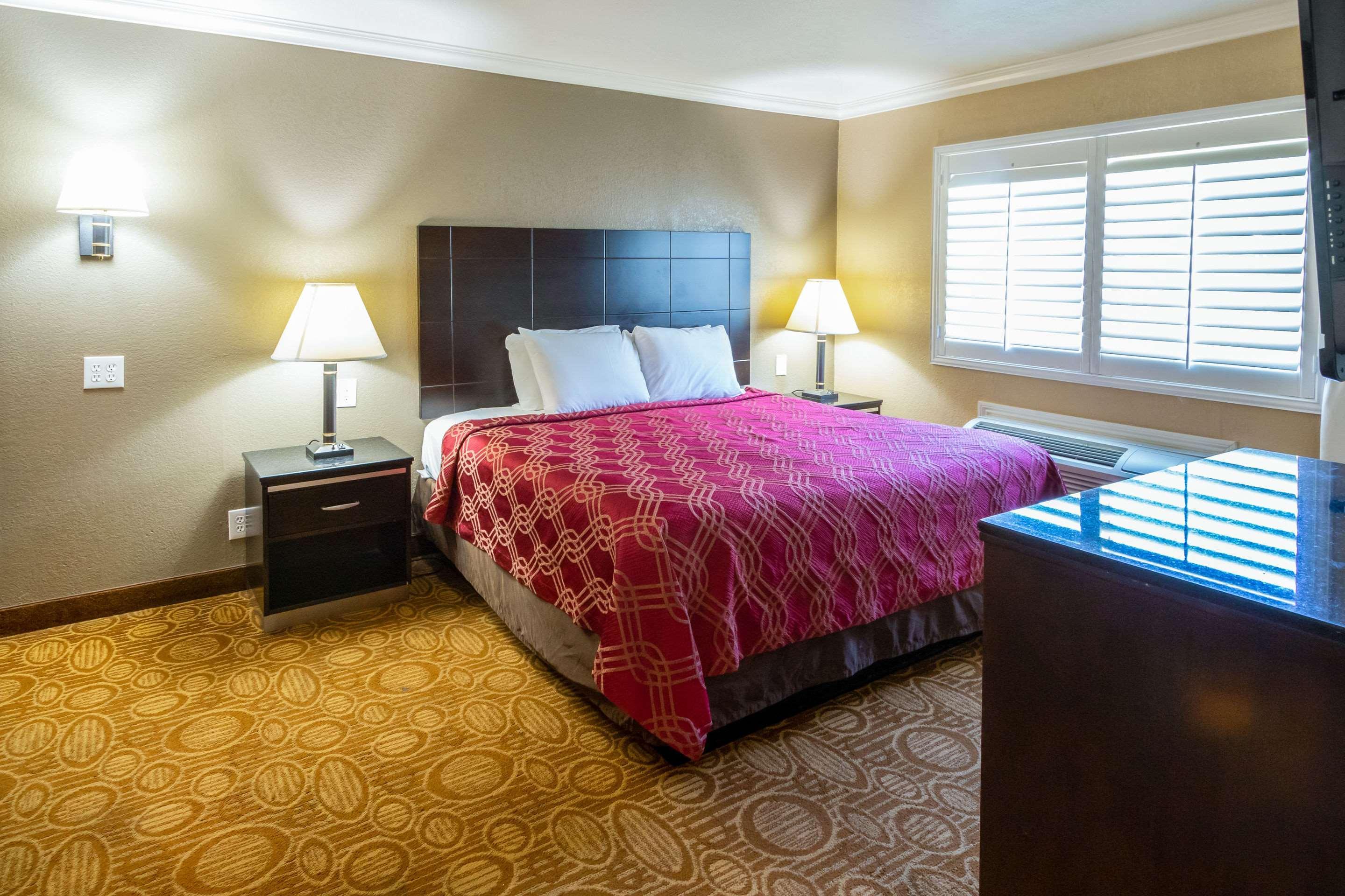 Econo Lodge Inn & Suites Fallbrook Downtown Dış mekan fotoğraf