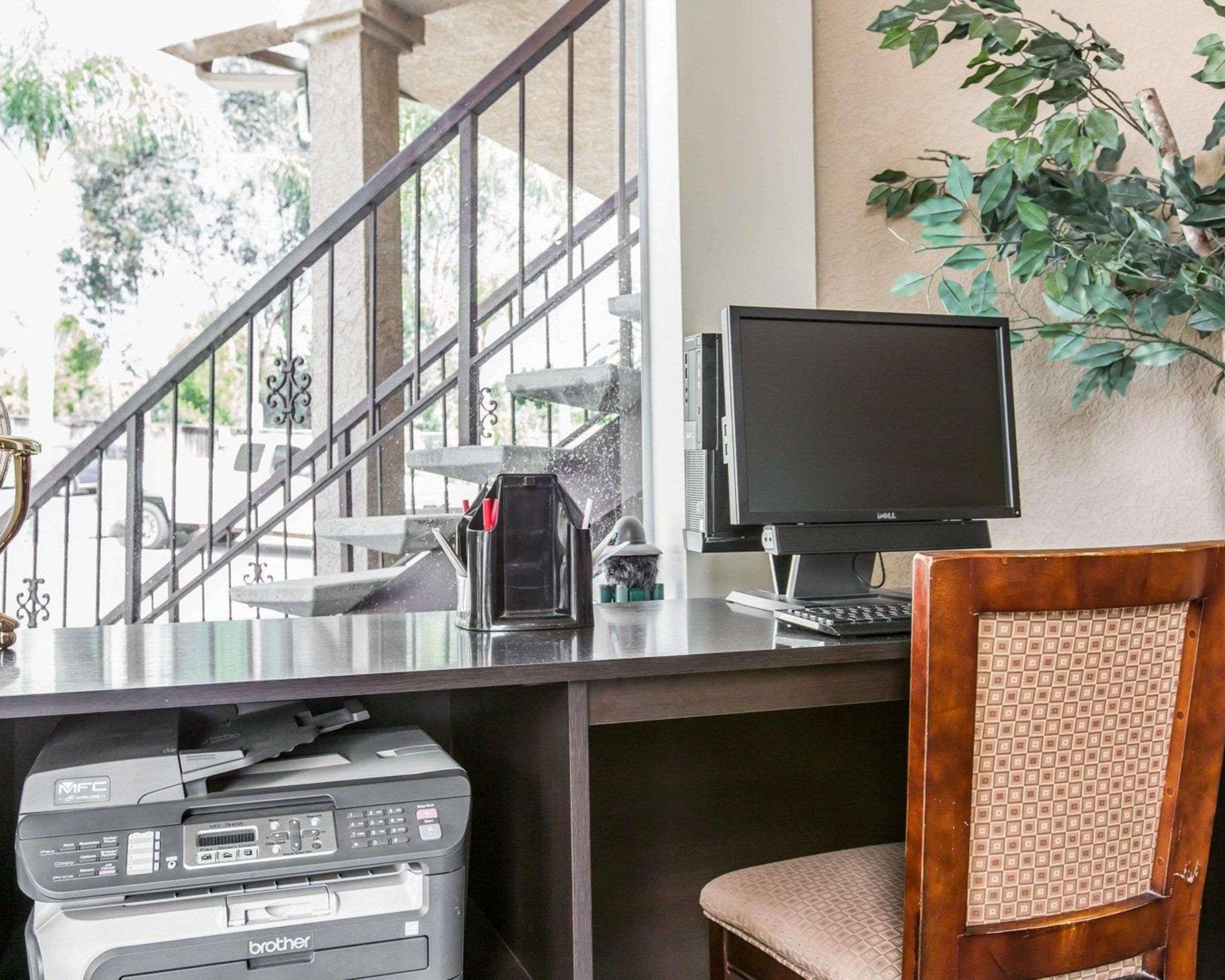 Econo Lodge Inn & Suites Fallbrook Downtown Dış mekan fotoğraf