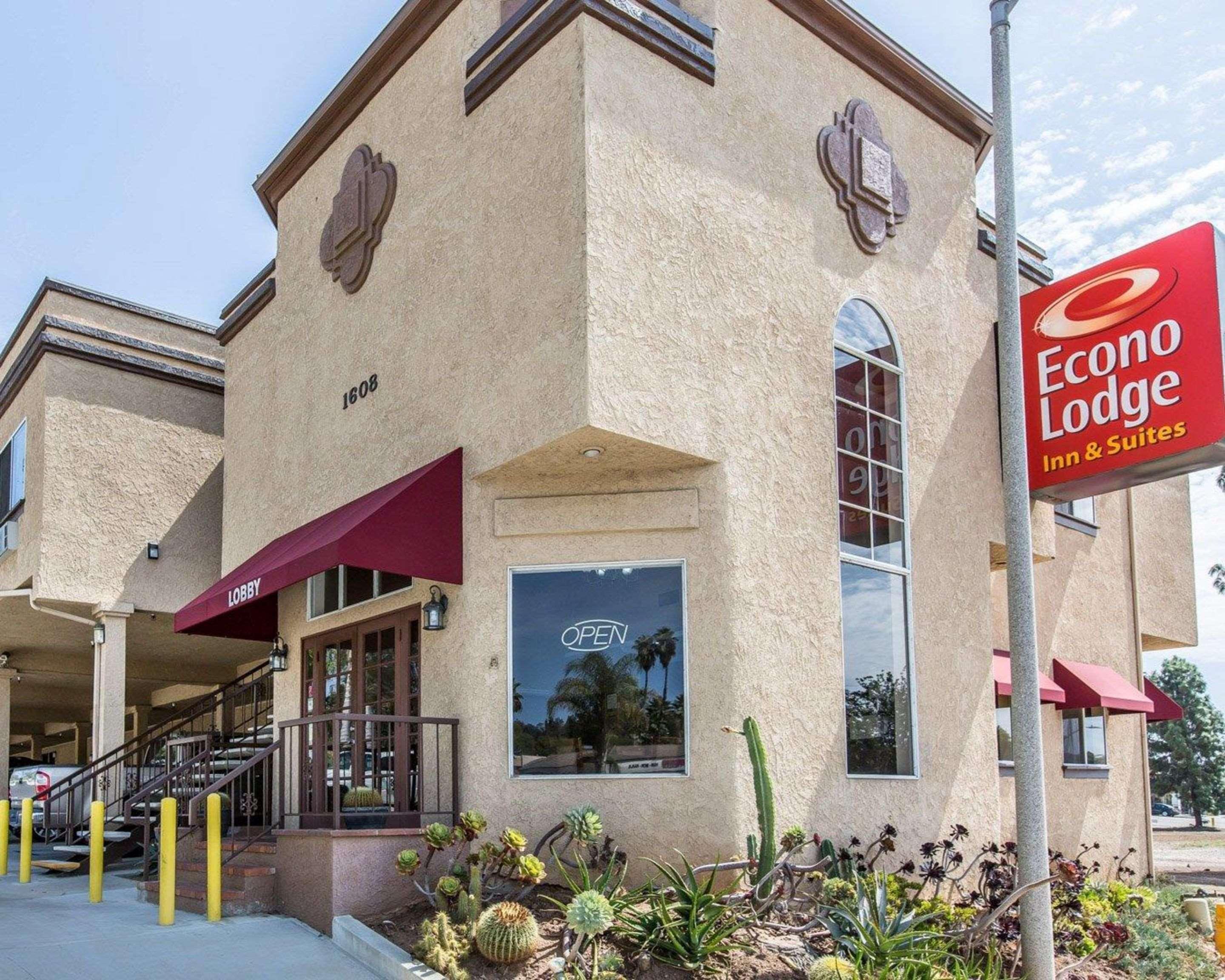 Econo Lodge Inn & Suites Fallbrook Downtown Dış mekan fotoğraf