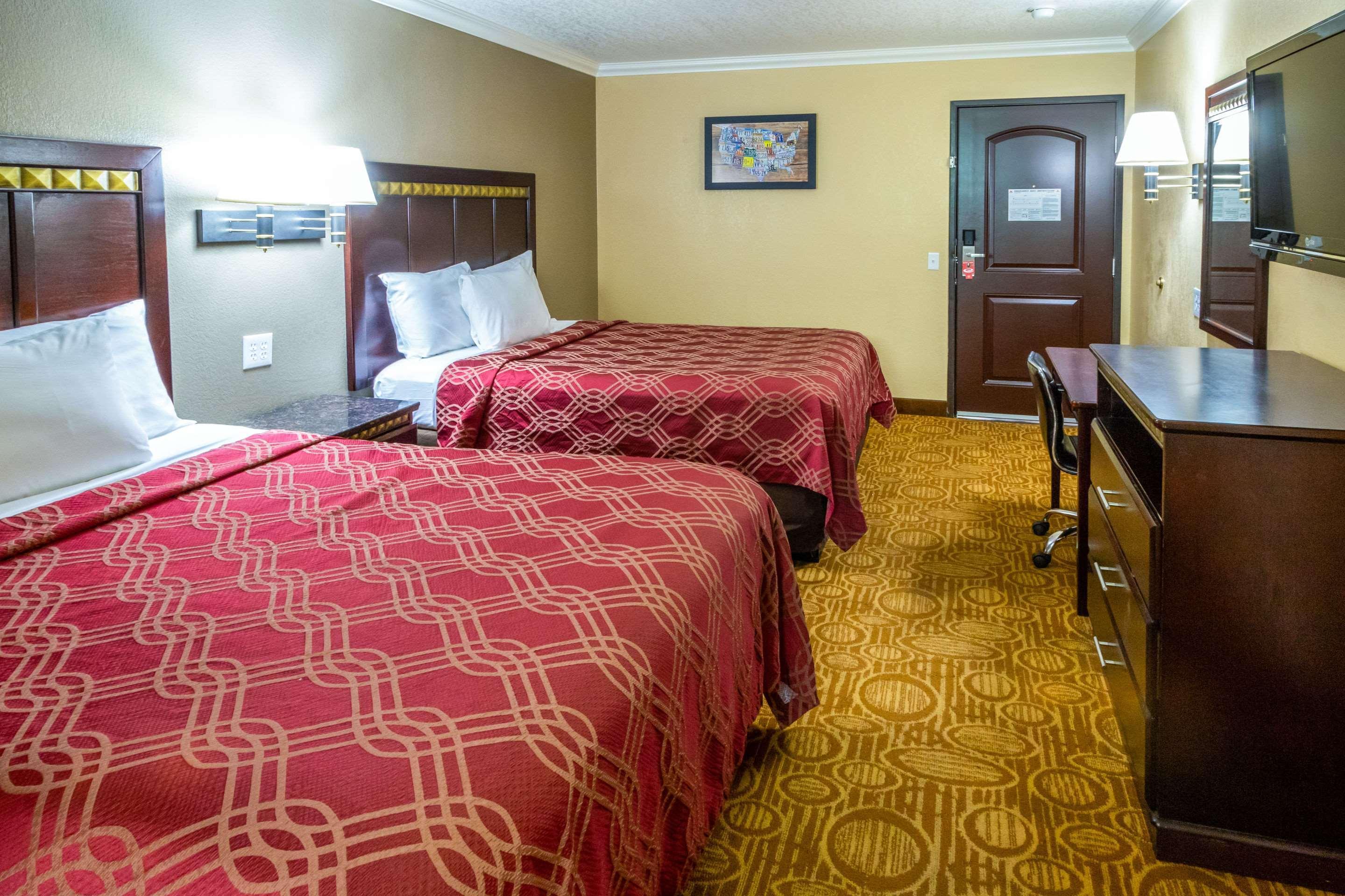 Econo Lodge Inn & Suites Fallbrook Downtown Dış mekan fotoğraf