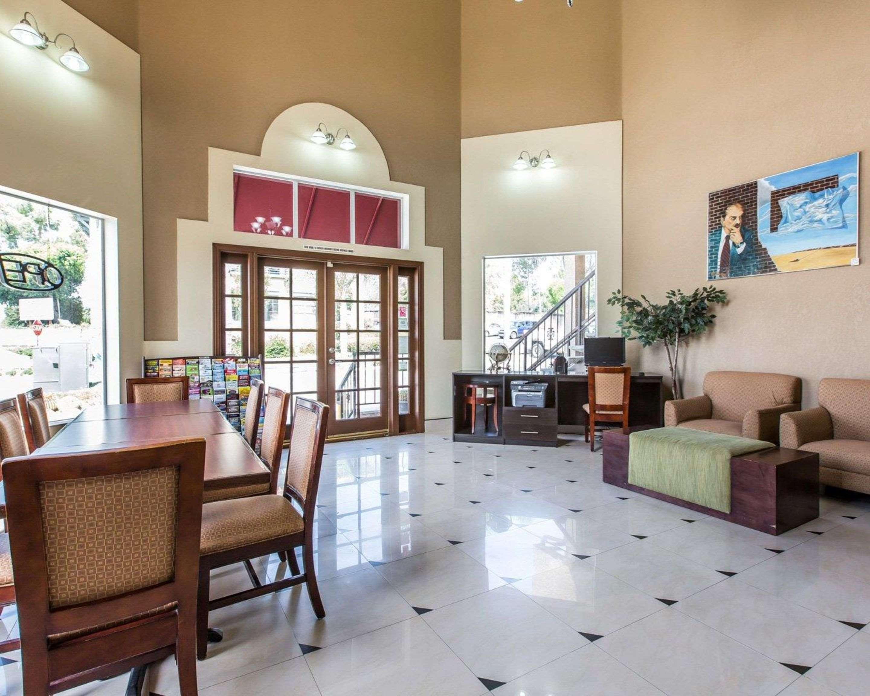 Econo Lodge Inn & Suites Fallbrook Downtown Dış mekan fotoğraf