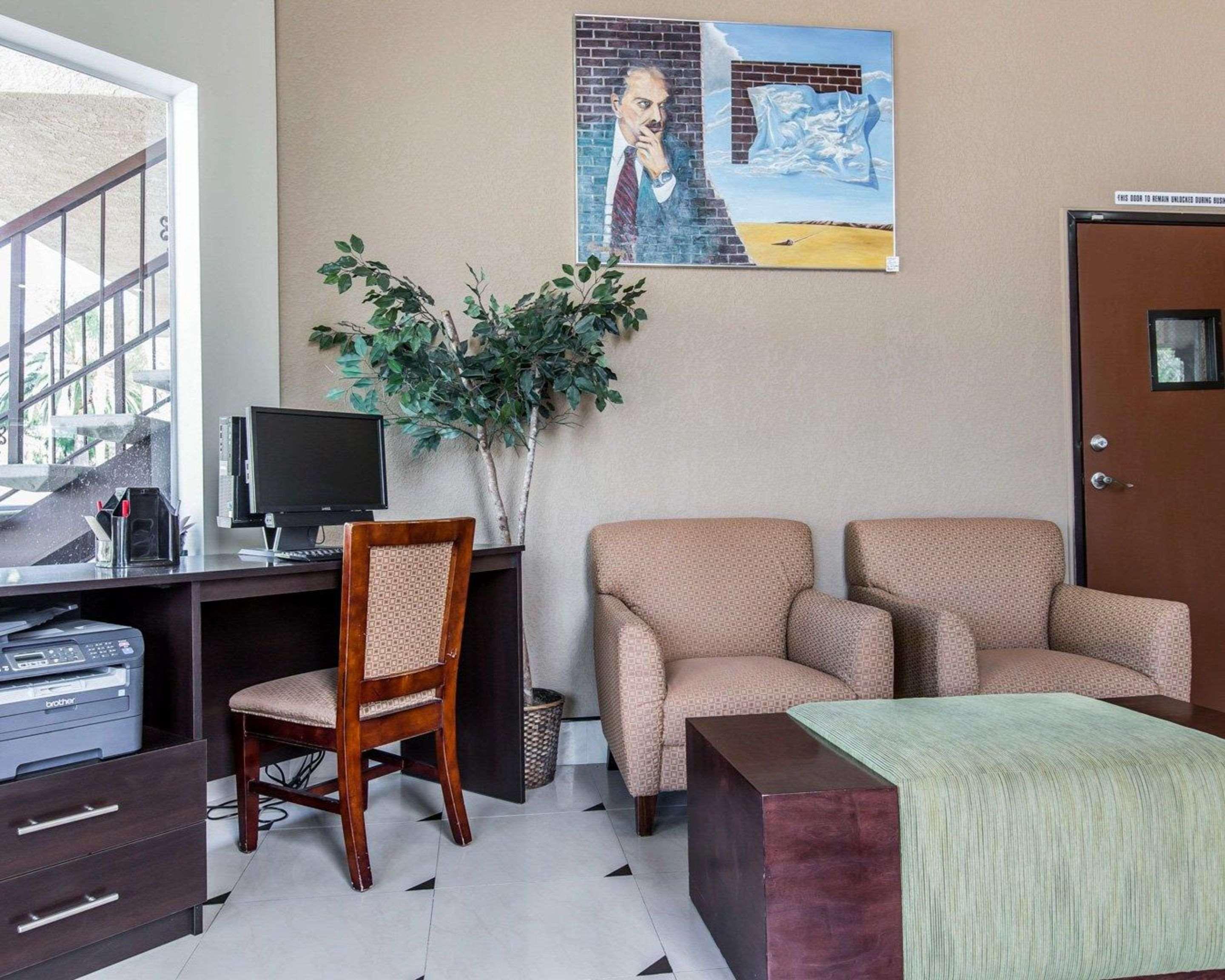 Econo Lodge Inn & Suites Fallbrook Downtown Dış mekan fotoğraf