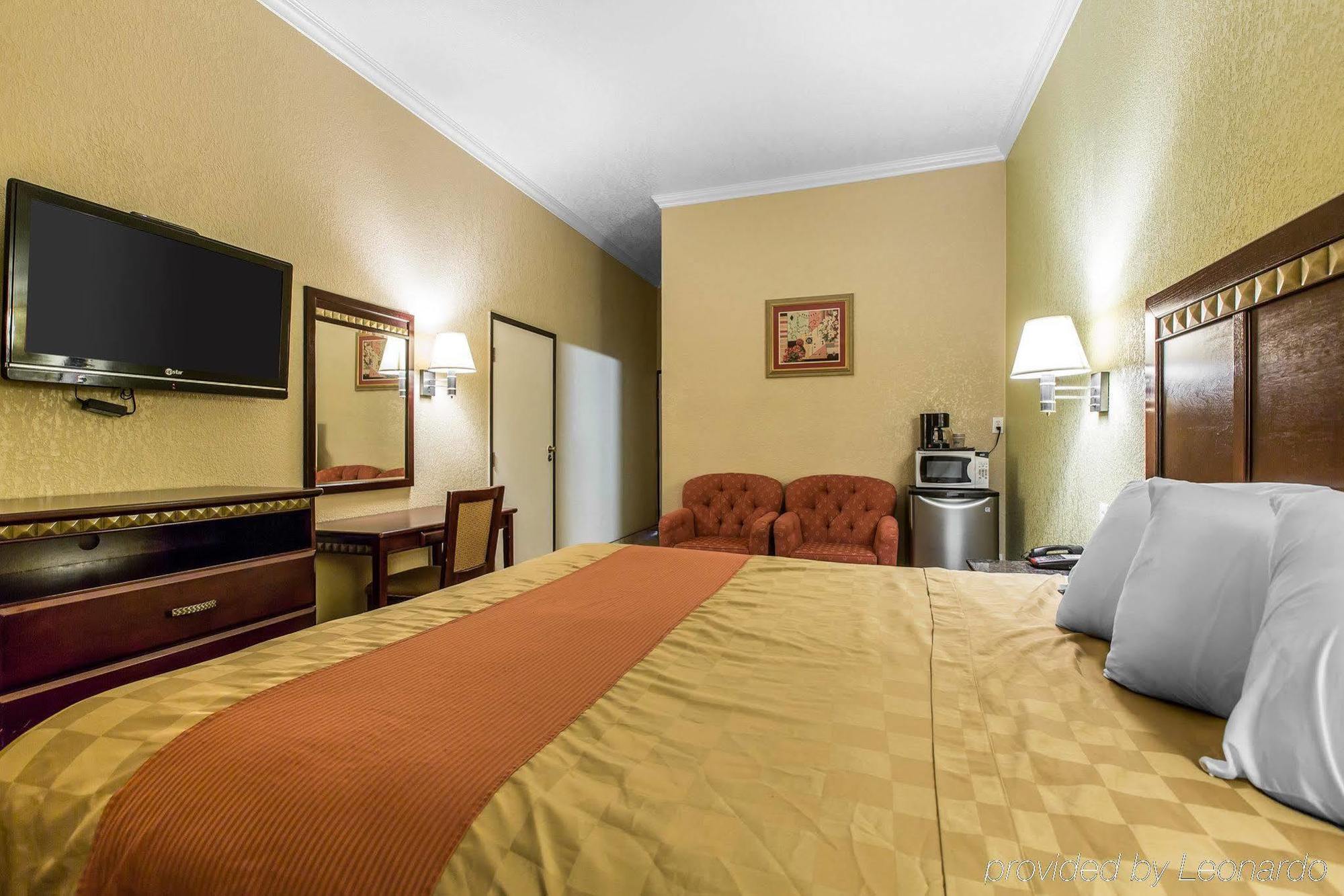 Econo Lodge Inn & Suites Fallbrook Downtown Dış mekan fotoğraf