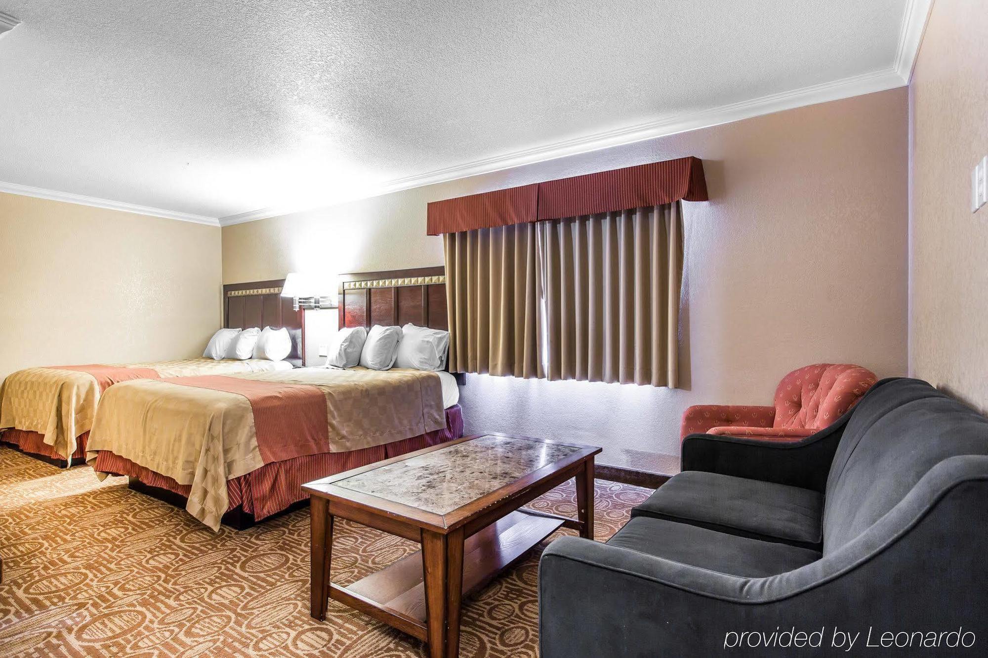 Econo Lodge Inn & Suites Fallbrook Downtown Dış mekan fotoğraf