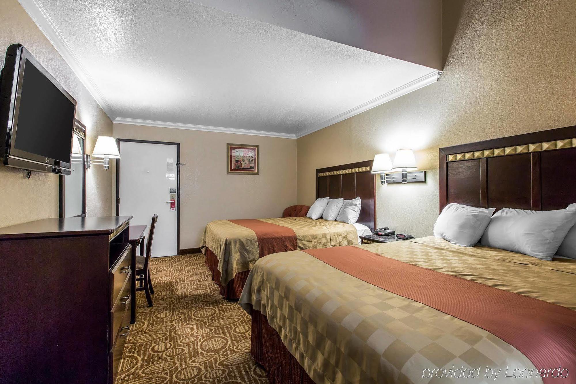Econo Lodge Inn & Suites Fallbrook Downtown Dış mekan fotoğraf