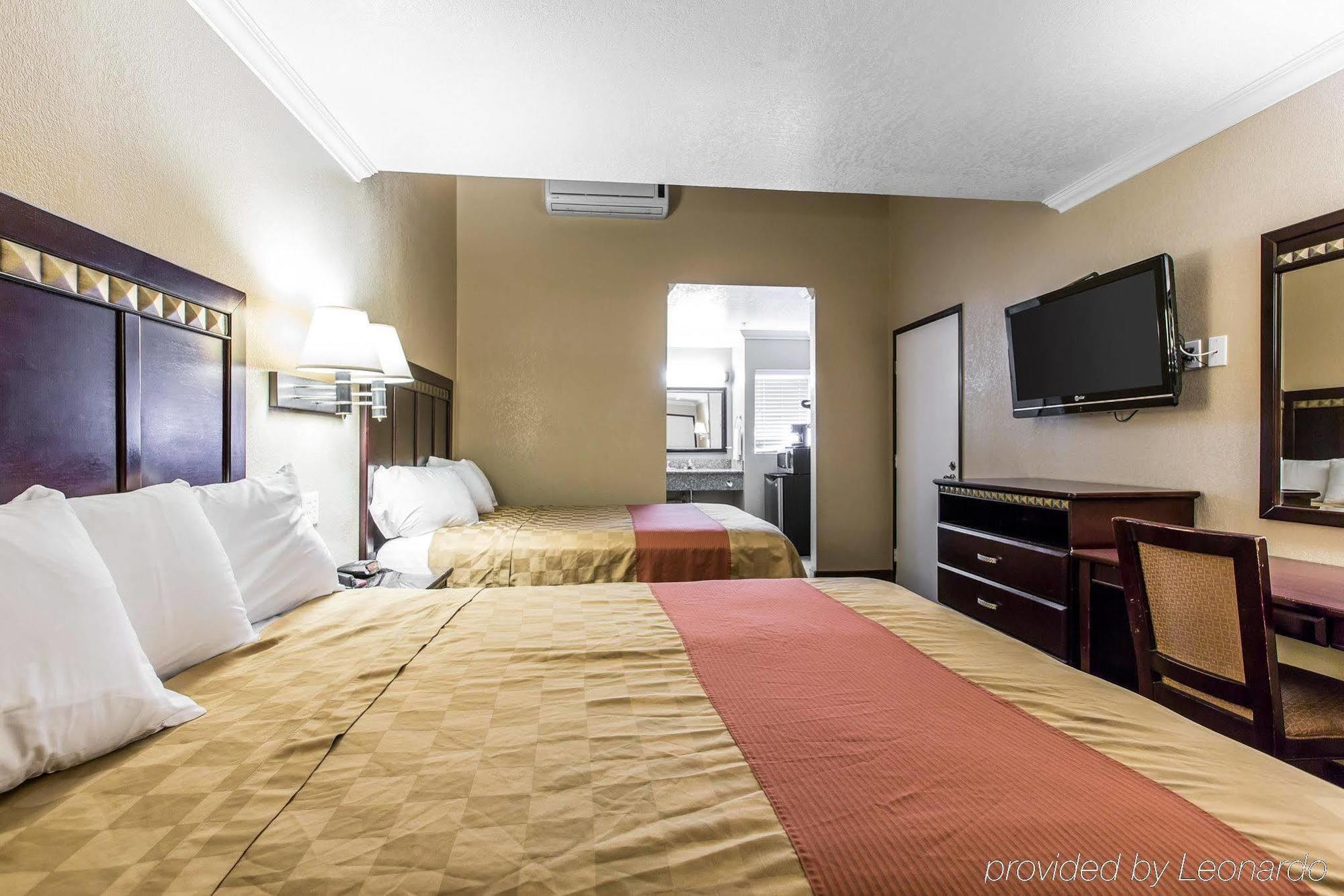 Econo Lodge Inn & Suites Fallbrook Downtown Dış mekan fotoğraf